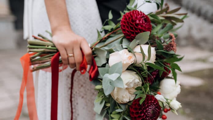 Comment transformer son bouquet de mariée en fleurs séchées ?